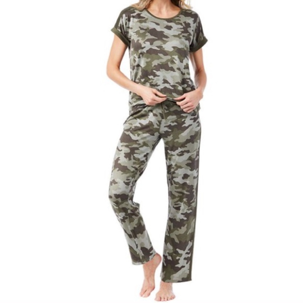 New Lucky Brand Women’s 4-Piece Camo Pajama Set